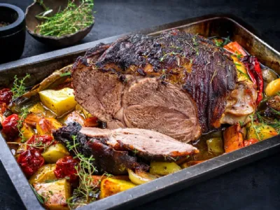 Tradicionalna jagnjetina z mediteranskimi zelišči 