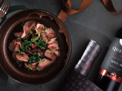 Goveja pečenka z jabolki in timijanom