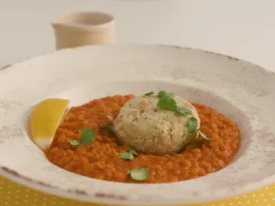 Lečin curry s kruhovimi cmoki