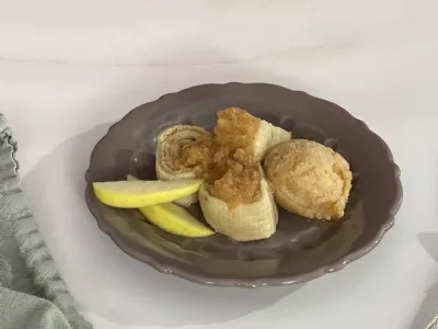 Orehovi štruklji z jabolčnim sorbetom in cimetom