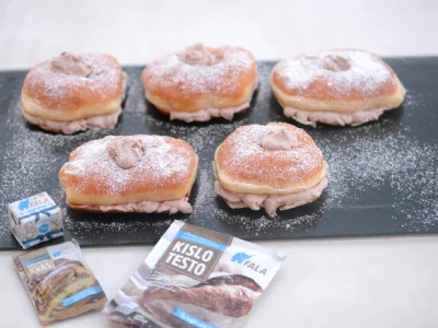 Flancati z masleno lešnikovo kremo