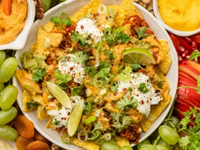 Veganski narezek z nachosi