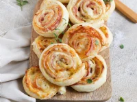 Fotografija recepta: Listnati polžki z velikonočnim pridihom