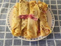 Fotografija recepta: Jogurtove palačinke s sladko-kislim nadevom