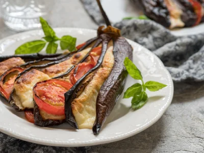 Pahljača iz jajčevca z ovčjim sirom