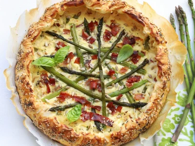 Slana torta s šparglji in pršutom