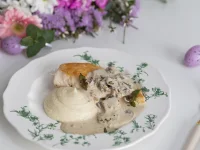 Fotografija recepta: Piščanec v pehtranovi omaki s hrenovim pirejem