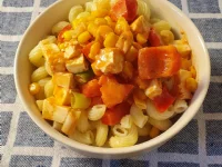 Fotografija recepta: Makaroni z zelenjavo, koruzo in sirom za žar v omaki