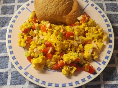 Fit umešana jajca s salamo piščančje prsi 