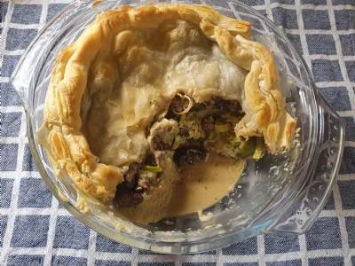 Narastek s šampinjoni, porom in listnatim testom