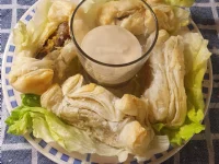 Fotografija recepta: Čevapčiči v listnatem testu 