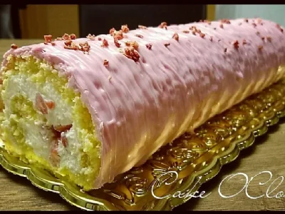 Vanilijeva rolada z jagodami