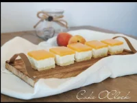 Fotografija recepta: Skutine kocke z breskvami