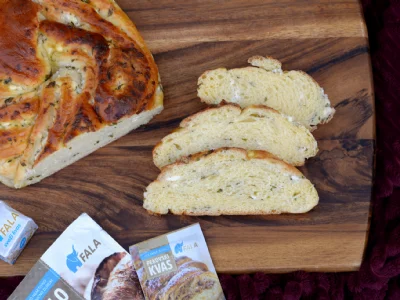 Pogača z rabarbaro in jabolki