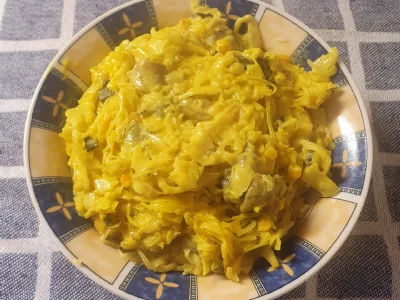 Priloga s kislim zeljem, porom, lečo, šampinjoni in smetano za kuhanje