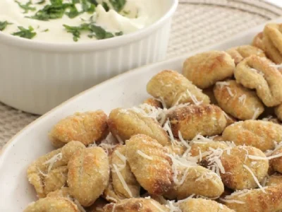 Pečeni svaljki s pomako iz feta sira