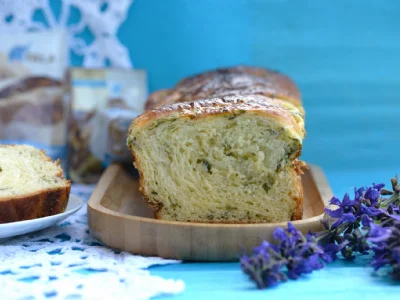 Prepleten masleni zavitek z meliso