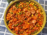 Fotografija recepta: Pisana ponvica s hrenovkami