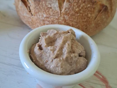 Proteinski tunin namaz z oreščki