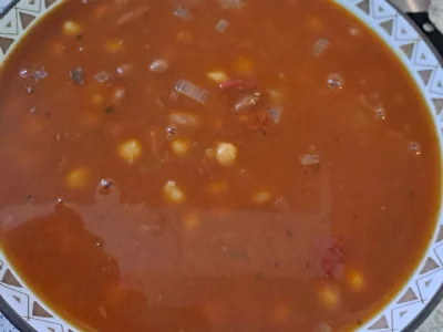 Fižolova enolončnica s čičeriko