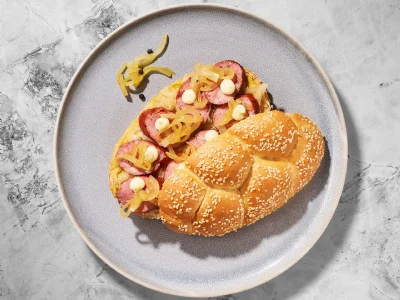 Sendvič z domačo klobaso