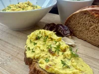 Fotografija recepta: Namaz s curryjem in dateljni