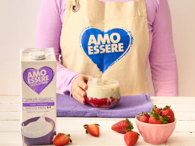 Jagodni matcha latte