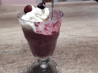 Sadni slushie brez ledu