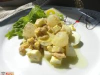 Fotografija recepta: Čebula s tunino v solati