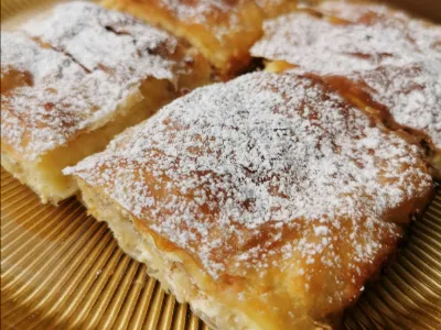 Štrudelj  - jabolčni/sirov zavitek