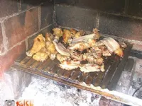 Fotografija recepta: Odišavljena piščanča bedra na žaru