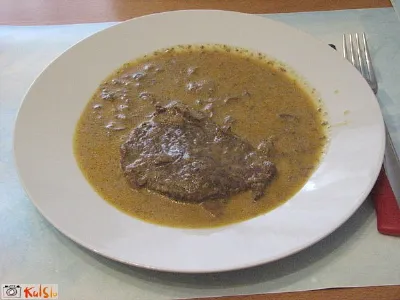 Goveji zrezki z jurčki