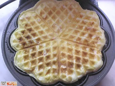 Vaflji s sirom in šunko