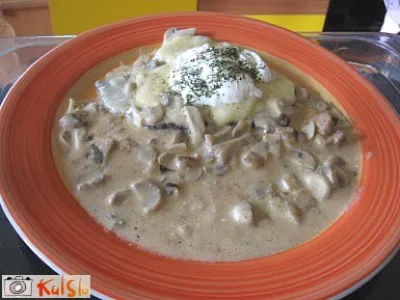 Zrezek s sirom in gobami