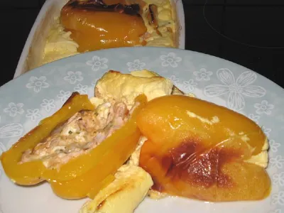 Polnjene paprike s skuto