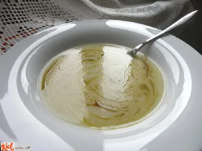 Cvetačna kremna juha z bučnim oljem