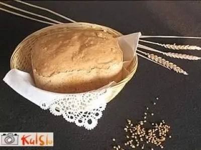 Kruh pečen v avtomatu za peko kruha