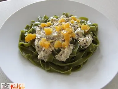 Špinačne testenine s semeni in skuto