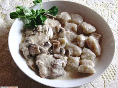 Svinjski fileji v smetanovi omaki