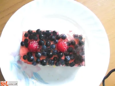 Pita z vanilijevo kremo in sadjem