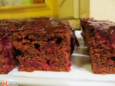 Čokoladni kolač z višnjami