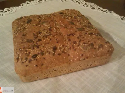 Polnozrnat kruh s semeni