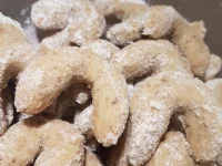 Fotografija recepta: Orehovi rogljički (brez jajc in mleka)