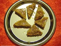 Fotografija recepta: Baklava (začinjena, z več oreški in sezamom)