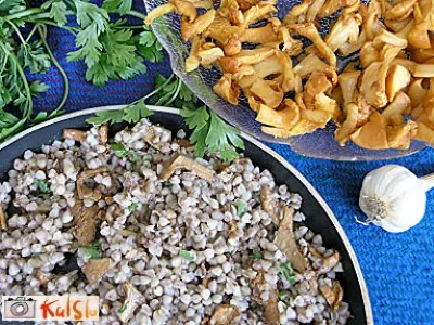 Ajdova kaša z lisičkami