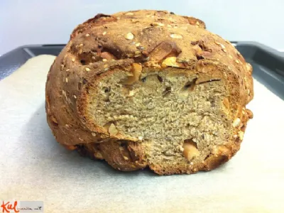 Arašidov kruh s kislim mlekom (tudi kruhomat)