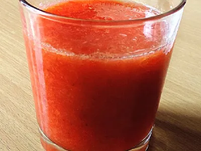 Lahek jagodno - pomarančni napitek