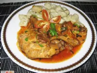 Fotografija recepta: Piščančja bedra v omaki z gobami in pehtranom