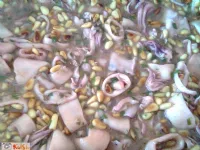 Fotografija recepta: Lignji v pečici z balzamičnim kisom in pinjolami