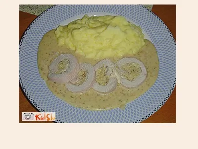 Puranji zrezki nadevani z bučkami v omaki iz lisičk